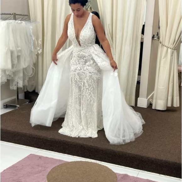 Milla Nova wedding skirt
Brand new $1200 - Picture 5 of 7